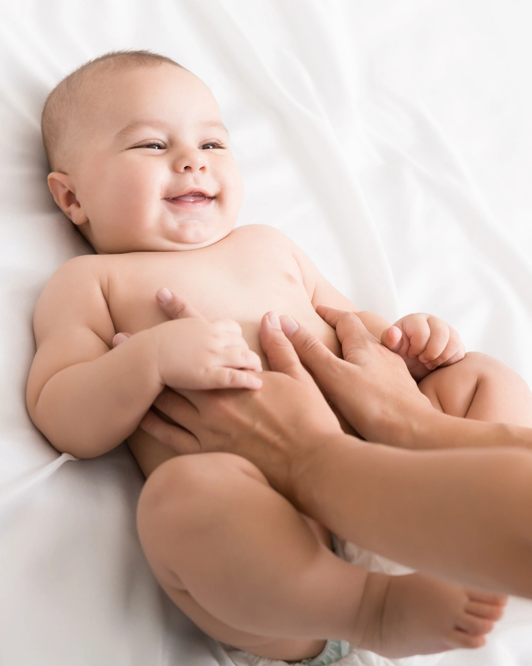 Babymassage am Bauch